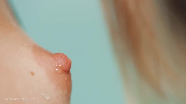 Hai em les thẩm du đầu ti rồi liếm lồn nhau nước dâm ngập miệng